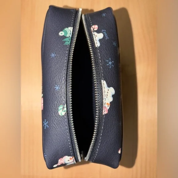 New w/o tags Coach Travel cosmetic Navy Snowman Design - Picture 5 of 7